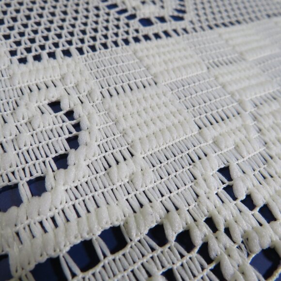 Heritage Lace "Folk Heart" Cream Doily #2 Table Centerpiece Dresser Scarf - Picture 6 of 10